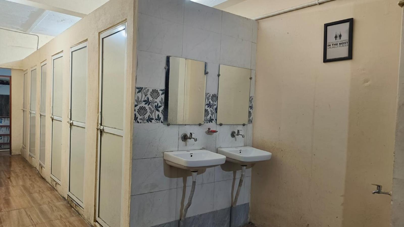 Nain Guest House Ujjain Esterno foto
